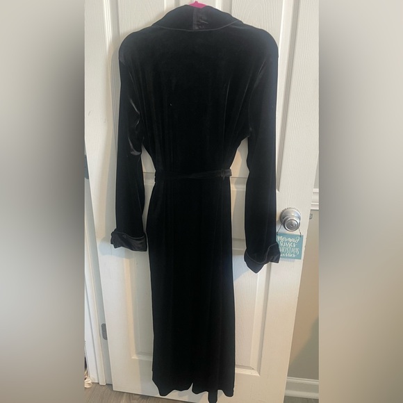 Ralph Lauren women’s black velvet robe Medium - Picture 3 of 4